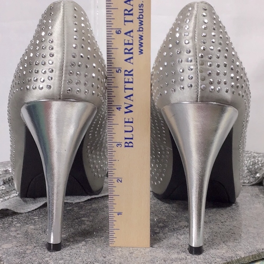 🤍 Rampage Gimme Silver Satin Rhinestone Peep Toe Platform Heels Sz.8 - Picture 4 of 10